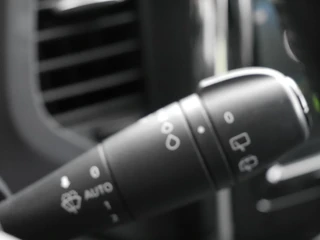 Renault Captur 0.9 TCe Xmod | Lederen bekleding | Stoelverwarming | Trekhaak | Keyless entry en start | Climate control | Navigatie | Extra getint glas | Regensensor / 20
