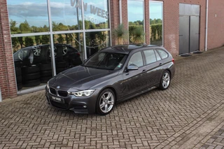 BMW 3-serie Touring 318i Corporate Lease Executive | M Sport pakket | Stoelverwarming | LED | Navigatie Professional | Bluetooth | Sportstoelen | M-sportstuur | PDC | Shadow Line