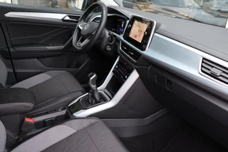 Volkswagen T-ROC 1.0 TSI Edition Stoelverwarming Lane-assist / 23