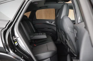 Audi Q4 Sportback e-tron 40 S edition 77 kWh SOH 93% Trekhaak Camera HUD Sonos Panoramadak Stoelverwarming Navigatie S-Line / 16