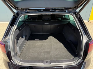 Volkswagen Passat Variant 1.4 TSI PHEV GTE * AUTOMAAT * Parkeercamera * Massage * Keyless * / 13