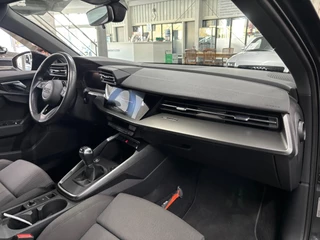 Audi A3 Sportback 30 TFSI Business edition / NL-auto, GMP Style 4, LM velgen, Trekhaak / 14