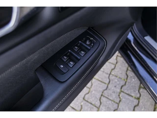 Volvo V60 2.0 B4 Momentum Business  | Pano | Harman Kardon | / 24