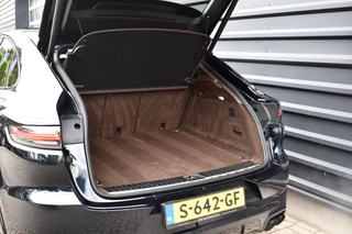 Porsche Cayenne Coupé 3.0 E-Hybrid Platinum Edition SportDesign  | Panorama | Bose | Trekhaak elektr. | Stoelventilatie | 21'' Wielen | / 44