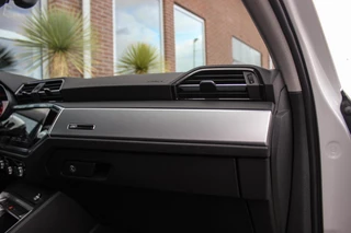 Audi Q3 Sportback 35 TDI Pro Line S | S-line | Apple Carplay | Achteruitrijcamera | Virtual Cockpit | Rijstrooksensor | Cruise control | Trekhaak | MMI Navigatie | Leer | Parkeer assistent / 40