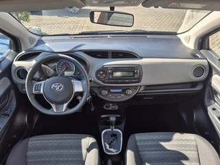 Toyota Yaris 1.5 Hybrid Now / 2