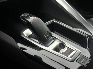Peugeot 3008 1.2 PureTech Allure | Stoelverwarming| Apple Carplay/Android Auto | Skiluik | Lichtmetalen velgen met Allseason banden | Parkeersensoren | Cruise Control | / 24