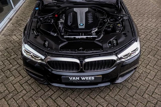 BMW 5-serie M550d xDrive High Executive | 2e eigenaar | Driving Assistant Plus | Innovation pakket | Stoelverwarming & -ventilatie | Stuurverwarming | Harman-kardon | 360 camera / 10