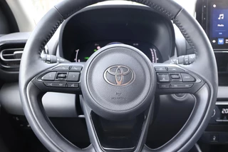 Toyota Yaris 1.5 HYBRID 115 STYLE PARK-SENSOREN BLIND-SPOT LM-VELGEN PRIVACY-GLASS LED-PAKKET AD-CRUISE APPLE/ANDROID / 10