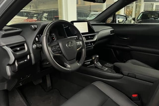 Lexus UX 250h F Sport Line | CAMERA | ADAPTIVE | KEYLESS | CARPLAY / 2