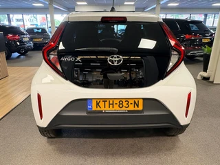 Toyota Aygo X 1.0 VVT-i MT first / apple /stoelverw /cruisec /camera/pdc/clima/boeken / 8