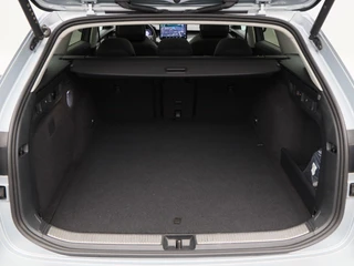 Skoda Superb Combi 1.5 TSi 204 Pk PHEV Edition | Panoramadak | Stoelverwarming | Camera | Trekhaak | Adaptive Cruise | 17 Inch | 23.131 Km !! / 19