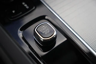 Volvo XC60 T6 Recharge AWD Plus Dark | Longe Range | Stoelverwarming | Parkeercamera | Panoramadak | Pilot Assist  | Leder | Keyless / 37