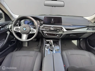 BMW 5-serie Touring 530i xDrive / Panoramadak / M-sport / 7