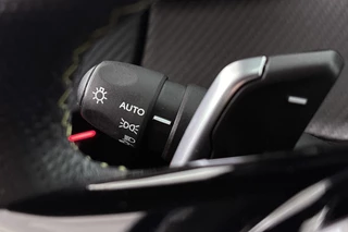 Peugeot 208 1.2 Hybrid 145 e-DCS6 GT Achteruitrijcamera Keyless Apple CarPlay / 33