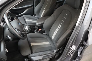 BMW 2 Series Active Tourer 218i Executive Automaat  / Trekhaak / Parkeersensoren / Stoelverwarming / Navigatie / Cruise Control / Bluetooth / Climate Control / LED / Sportstoelen / Multifunctioneel Stuurwiel / 17 Inch / 14