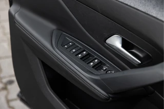 Peugeot 408 1.2 Hybrid 145 e-DCS6 Allure  | Camera | 19" | ACC / 30