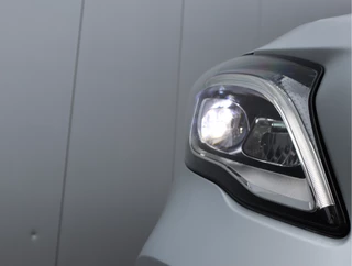 Mercedes-Benz GLA 200 Premium  | Trekhaak | 360 Camera | LED / 8