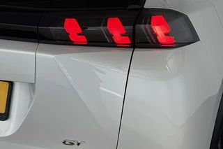 Peugeot e-2008 EV GT 50 kWh Achteruitrijcamera Apple Carplay Dodehoek LED Koplampen / 20