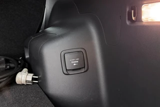 Mitsubishi Eclipse Cross 2.4 PHEV Prestige Automaat | SOH: 98% | Lederen bekleding | Panoramisch schuifdak | Stoel & Stuurverwarming | Camera | Climate control | Extra getint glas / 15