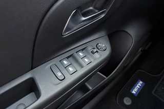 Opel Corsa Electric Long Range GS 51 kWh |  NIEUW | tot 429km WLTP | 100kW snelladen | Stoel- & stuurverwarming | Camera | Apple Carplay/Android Auto / 19