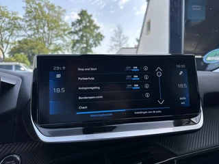 Peugeot 2008 1.2 Turbo 130 PK Allure Pack | Trekhaak 1200 KG | Navigatie | 3D Virtual Cockpit | Stoelverwarming | LED Verlichting | Half Lederen Bekleding | Keyless Start | Climate Control | Cruise Control | 17 Inch Lichtmetalen Velgen | / 23