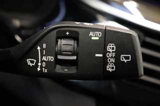 BMW 5 Serie Touring 540i xDrive High Executive Automaat  / Harman Kardon / Adaptief Onderstel / Driving Assistant / Achteruitrijcamera / Navigatie Professional / Cruise Control / Sportstoelen / Parking Assistant / Zonnescherm / Climate Control / 18 Inch / Stoelverwarming voor+achter / 38