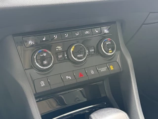 Škoda Karoq 1.5 TSI ACT Business Edition Plus Panoramadak | Camera | Adaptive cruise | Stoelverwarming | Full LED | NL auto | Dealer onderhouden / 25
