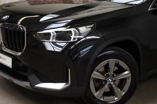 BMW X1 sDrive18i High Executive Automaat  / Widescreen Display / Stoelverwarming / Leder / Climate Control / Driving Assistant Plus / Cruise Control / Leder / Achteruitrijcamera / 17 Inch / Adaptieve LED koplampen / 9