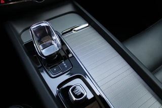 Volvo XC60 2.0 T6 Plug-in hybrid AWD Plus Black Edition  | Panoramadak | H/K | Camera | Leder / 50
