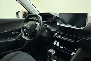 Peugeot 2008 1.2 PureTech Allure Pack Apple carplay/Android auto | Achteruitrijcamera | Automatische airco | Cruise control | LED verlichting | Lichtmetalen velgen 17'' | / 16