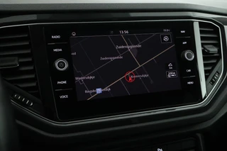 Volkswagen T-Roc 1.5 TSI 150pk DSG Sport Trekhaak Stoelverwarming Camera Keyless Navigatie / 20