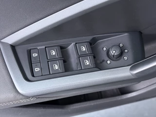 Audi Q3 40 TFSI quattro S Line edition one  - Virtual cockpit - Schuif/kanteldak - Stoelverwarming - Camera - Cruisecontrol - AppleCarplay - Android Auto - Virena Zekerheidspakket 895, - BOVAG Garantie / 21