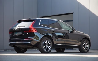 Volvo XC60 2.0 T6 Plug-in hybrid AWD Core Bright Panorama|Leder / 5
