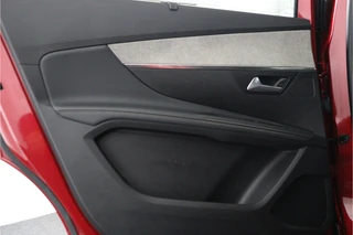 Peugeot 5008 1.2 PureTech Active Pack Business  GT - Trekhaak - All Seasonbanden - Schuif/kantel dak - Virena zekerheidspakket €895 / 45