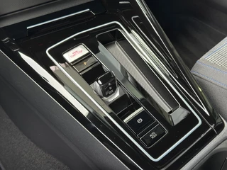 Volkswagen Golf 1.5 eHybrid GTE 272pk Head up | Black Style | IQ light | 360 Camera | Rijklaar incl. garantie / 26