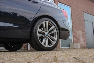 BMW 3-serie Gran Turismo 320i High Executive | Sport Line | NL auto | Keyless entry | Panoramadak | Xenon | HiFi audio | Navigatie Professional | Cruise control | M-sportstuur | PDC / 44