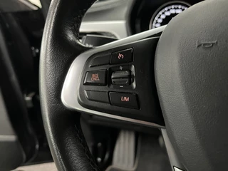 BMW X2 SDrive18i Executive / NL-auto / Navigatie / 23