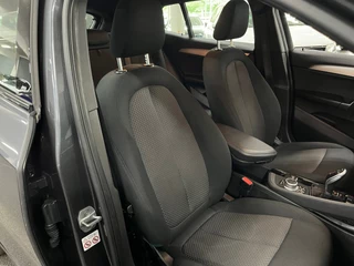 BMW X2 SDrive18i Executive / NL-auto / Navigatie / 16