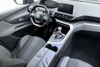 Peugeot 5008 1.2 PureTech Blue Lease Executive | 7 persoons | Cruise control | Climate control | Navigatie full map | Lichtmetaal 17" / 18