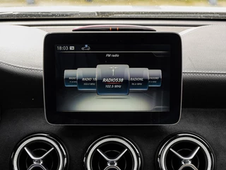 Mercedes-Benz A-klasse 180 d AMG White Art Edition Panoramadak Camera LED Stoelverwarming Sfeerverlichting Apple CarPlay/Android Auto Dealeronderhouden / 24