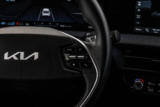 Kia EV6 Light 77.4 kWh | SOH 100% | Trekhaak | ACC | Camera | LED | Keyless | Navigatie | Apple Carplay/Android Auto | Dealeronderhouden | 19" / 19