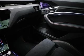 Audi Q8 Sportback e-tron 55 quattro Edition 115 kWh | PANORAMADAK | ACHTERBANKVERWARMING | AMBIENT LIGHTING | HEAD UP | B&O | TREKHAAK | 22" / 41