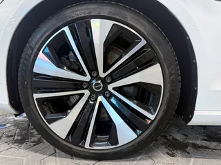 Volvo V60 2.0 T6 Recharge AWD R-Design / 360 camera / Panoramadak / Leder / head-up / Harman-Kardon / 45