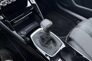 Peugeot 208 1.2T 100pk GT | Afneembare Trekhaak | Achteruitrijcamera | Panoramadak | Cruise control | Airco | Stoelverwarming | Climate control | Interieurverlichting | Stuurbediening | Sportstuurwiel | / 32