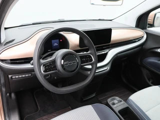 Fiat 500 3+1 Icon 42 kWh | Navigatie | Climate Controle | 17 Inch | Parkeersensoren | Bluetooth | 40.959 Km!! / 5