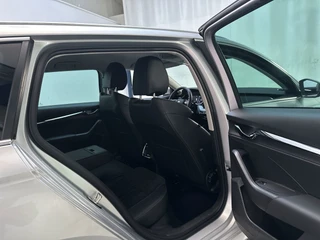 Skoda Octavia Combi 1.0 e-TSI DSG Business Edition Plus Leder-Alcantara Sfeerverlichting Navigatie Parkeersensoren / 18
