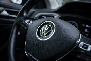 Volkswagen T-Roc 1.5 TSI Sport Autom. | Navi | PDC | Cruise controle | Trekhaak / 60