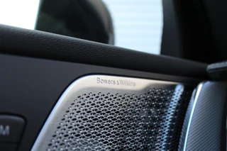 Volvo XC60 2.0 T6 Ultra Black Edition  | B&W | Luchtvering | 22" | Massage | Full | UNIEK! | Facelift / 23