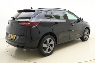 Opel Grandland 1.2 Turbo 130pk GS Line | Navigatie | Camera | Keyless | Electrische achterklep | Dakrails | Stoel & Stuurverwarming | AGR Stoelen | Climate control / 2